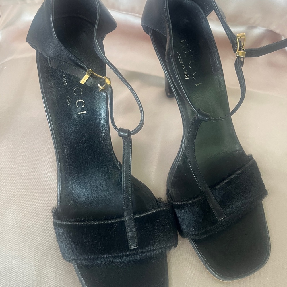 Gucci Elegant Black Heels with Gold Detail